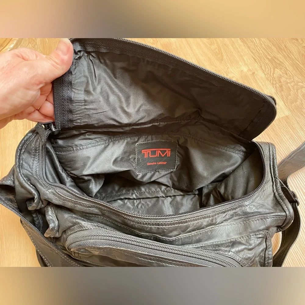 Vintage Tumi Bag Black Leather Messenger Camera carry on travel unisex classic